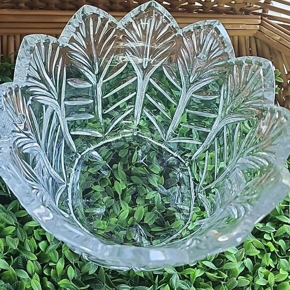 24% Lead Crystal Fifth Ave. Portico Covered Candy Dish - Picture 6 of 15